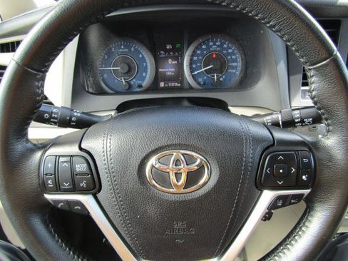 Used 2020 Toyota Sienna XLE image 22