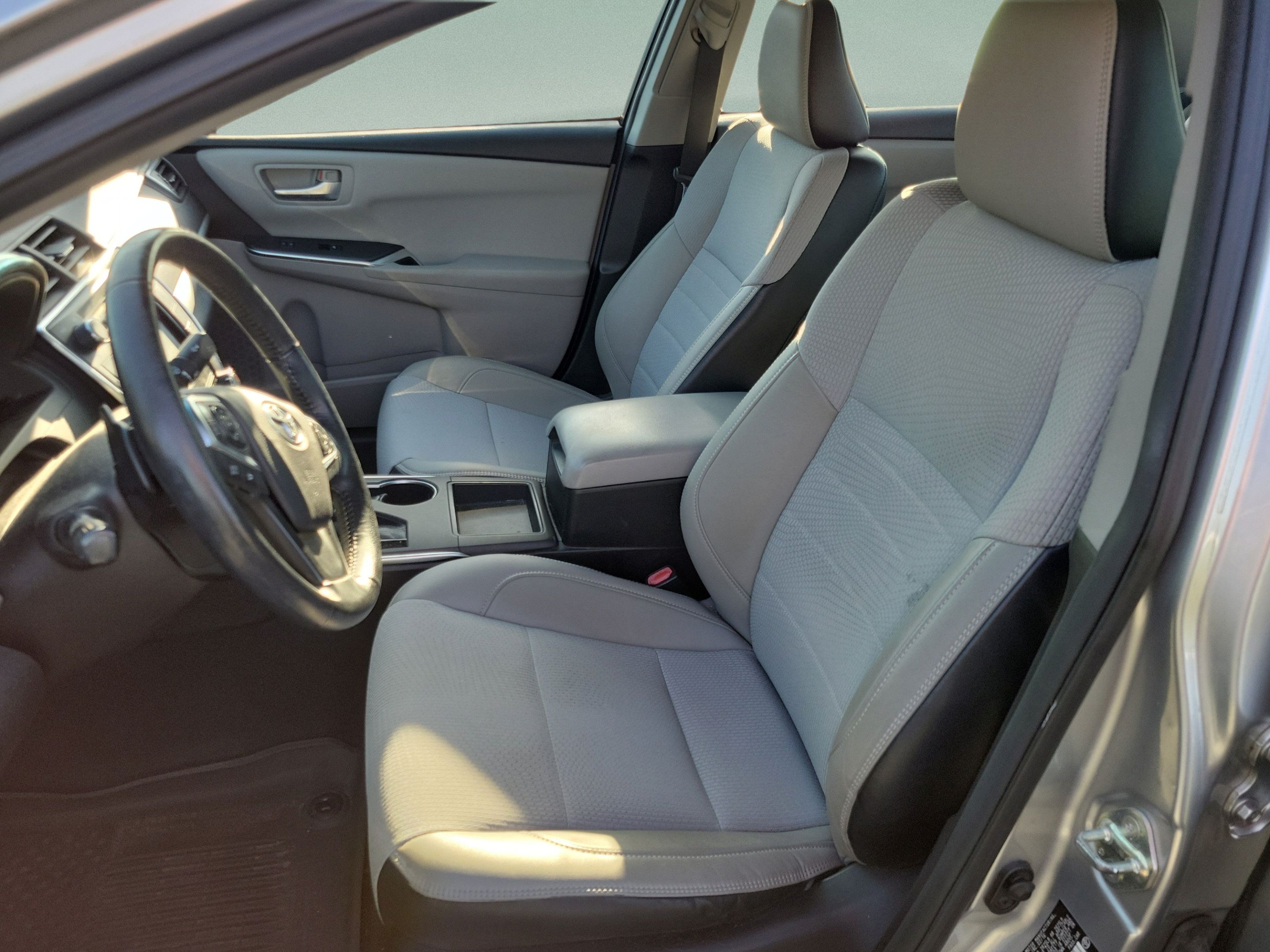 Used 2016 Toyota Camry SE FWD image 30