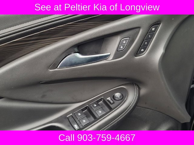 Used 2019 Buick Envision Essence FWD image 17