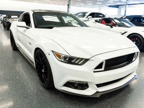 Used 2015 Ford Mustang GT image 3