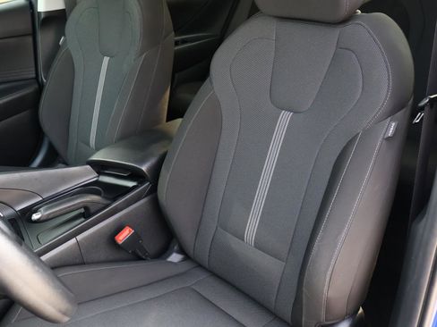 Used 2023 Hyundai Elantra SE w/ Preferred Accessory Package image 12