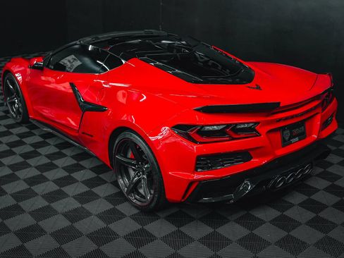 Used 2024 Chevrolet Corvette Z06 RWD image 30