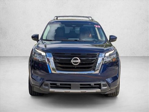 Used 2023 Nissan Pathfinder Platinum w/ Cargo Package AWD/4WD image 2