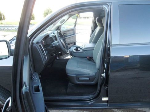 Used 2018 RAM 1500 Express w/ Black Ram 1500 Express Group AWD/4WD image 18