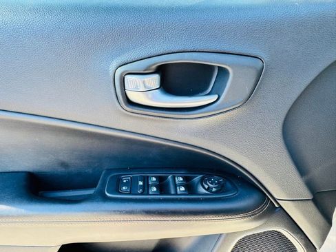 Used 2018 Jeep Compass Limited w/ Navigation Group image 9