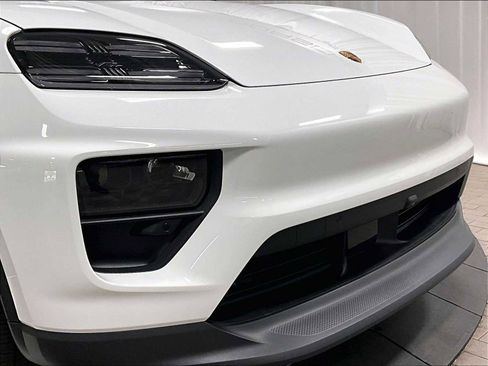 Used 2026 Porsche Macan 4 Electric image 34
