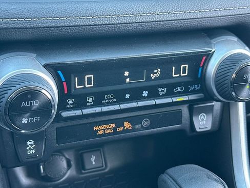 Used 2020 Toyota RAV4 XLE w/ Carpet Mat Package image 23