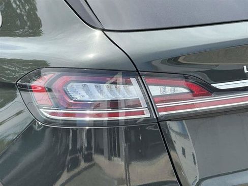 Used 2022 Lincoln Nautilus Reserve AWD/4WD image 9
