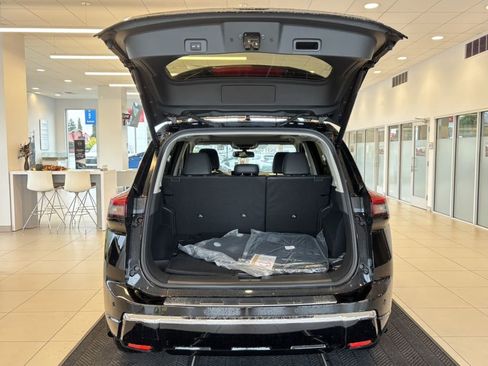 New 2025 Nissan Rogue Platinum w/ Platinum Premium Package image 9