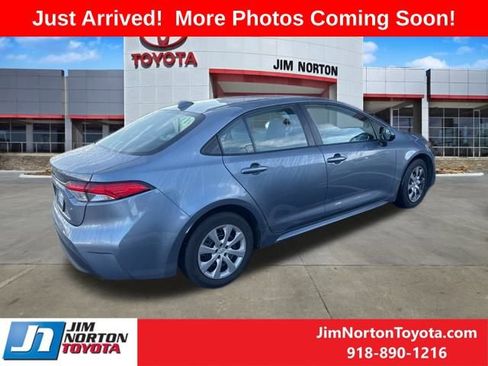 Used 2023 Toyota Corolla LE image 5