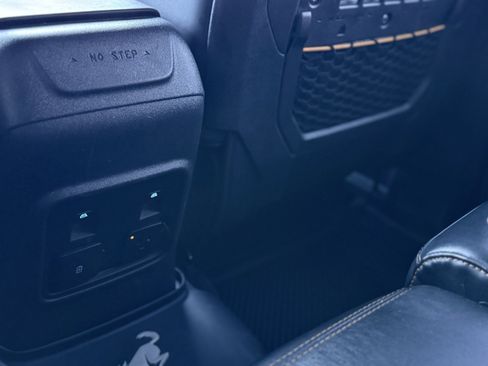 Used 2022 Ford Bronco Badlands image 14