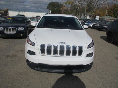Used 2016 Jeep Cherokee Latitude w/ Cold Weather Group AWD/4WD image 3