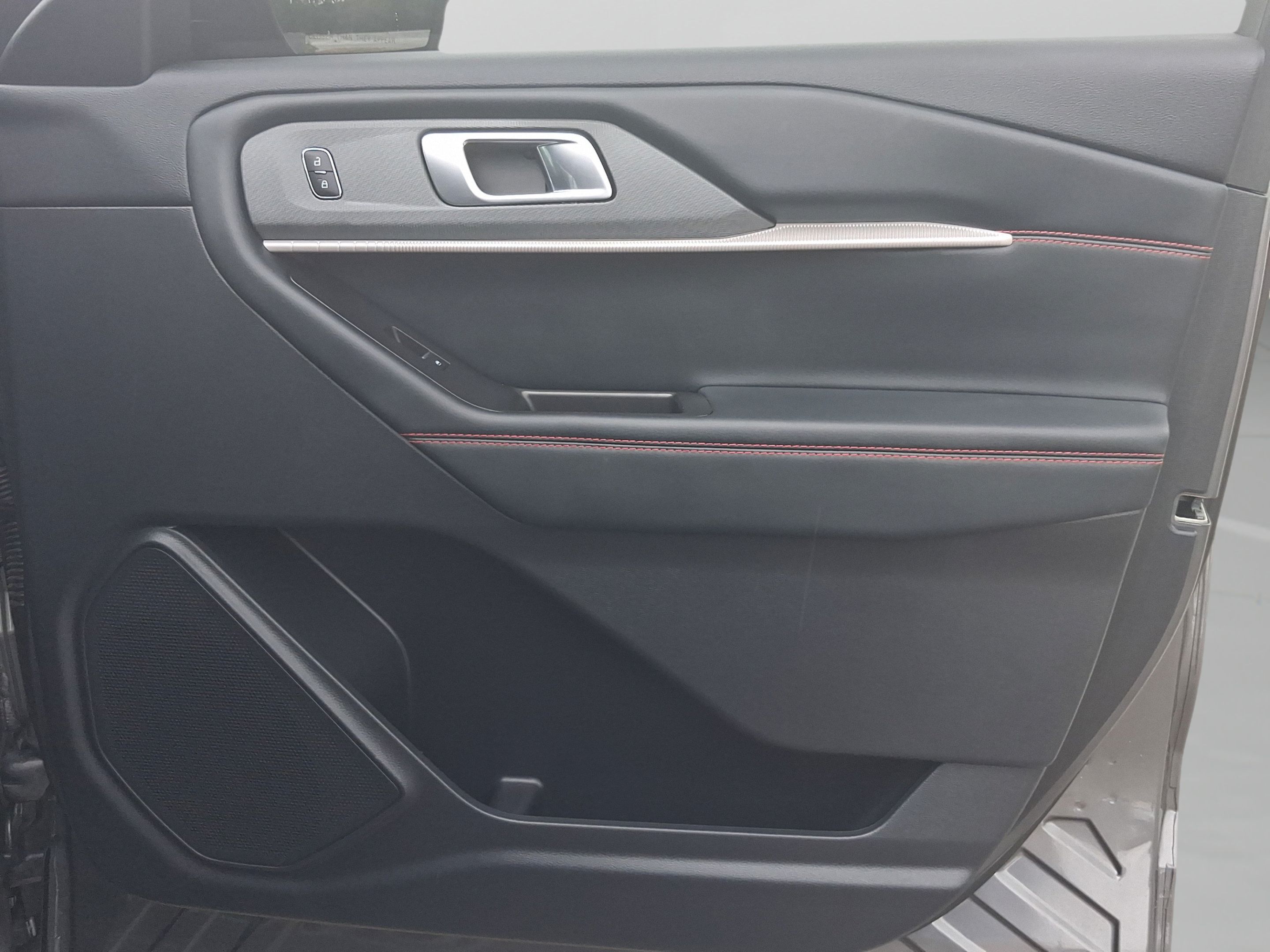 Used 2025 Ford Explorer ST AWD/4WD image 33