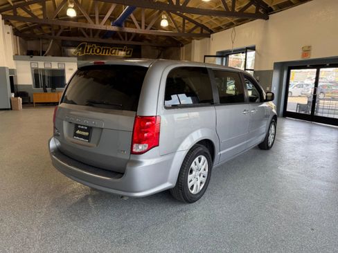 Used 2017 Dodge Grand Caravan SE image 7