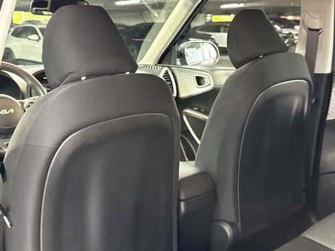 Used 2025 Kia Soul LX w/ LX Technology Package image 23
