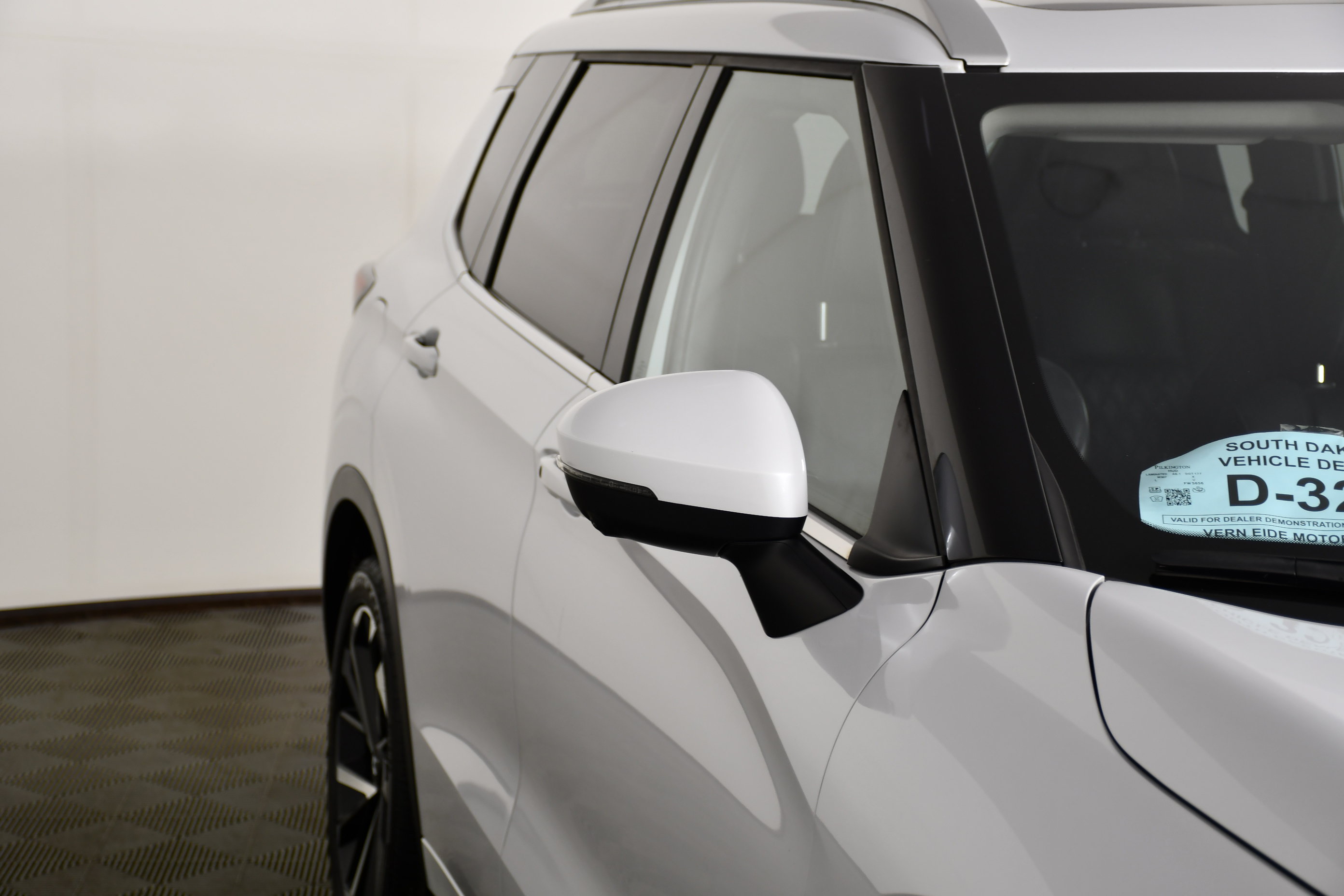 Used 2024 Mitsubishi Outlander SEL AWD/4WD image 14