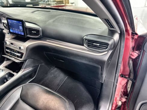 Certified 2022 Ford Explorer XLT w/ Equipment Group 202A AWD/4WD image 29