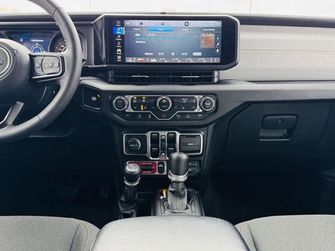 Used 2024 Jeep Wrangler Willys image 24