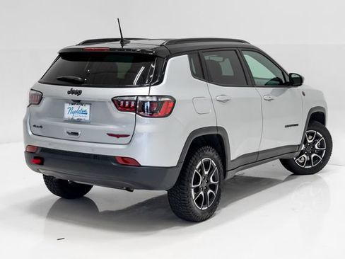 Certified 2025 Jeep Compass Trailhawk AWD/4WD image 37