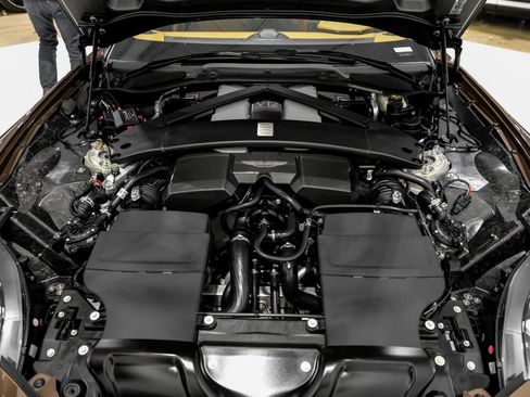 Used 2025 Aston Martin Vanquish V12 image 35