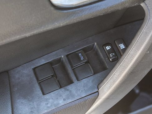 Used 2018 Toyota Corolla SE w/ Carpet Mat Package (TMS) FWD image 21