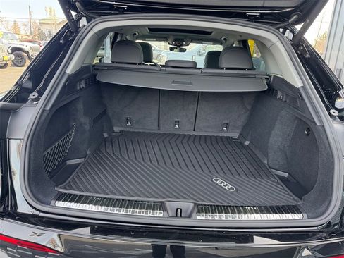 Used 2025 Audi Q5 Premium w/ Convenience Package image 25