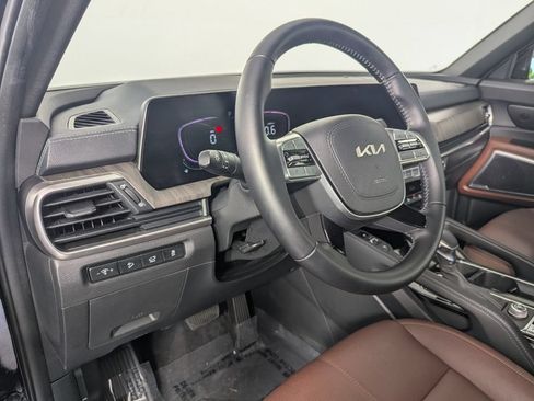 Used 2024 Kia Telluride EX w/ EX Captain's Chair Package FWD image 10