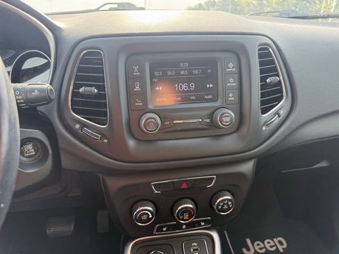 Used 2018 Jeep Compass Latitude w/ Cold Weather Group AWD/4WD image 35