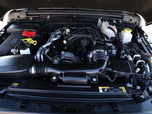 Used 2023 Jeep Gladiator Sport AWD/4WD image 10