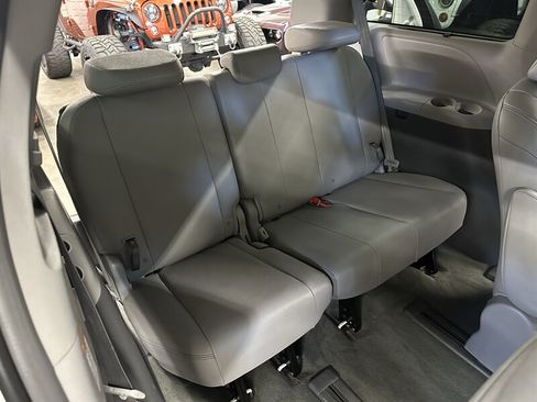 Used 2015 Toyota Sienna XLE AWD/4WD image 16