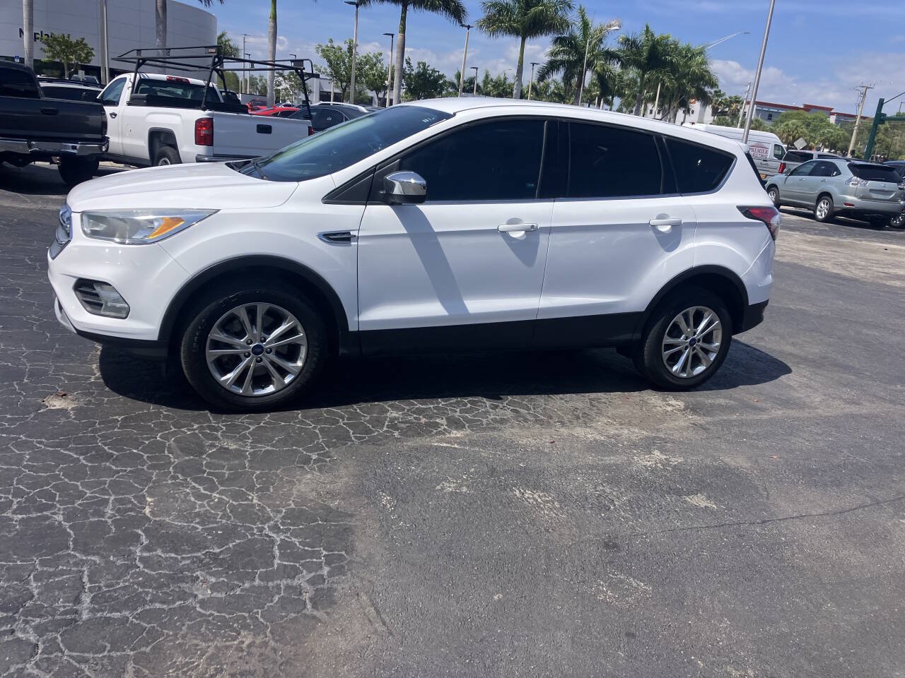 Used 2017 Ford Escape SE AWD/4WD image 3