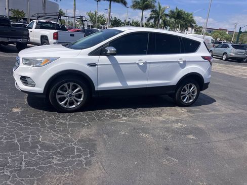 Used 2017 Ford Escape SE AWD/4WD image 3