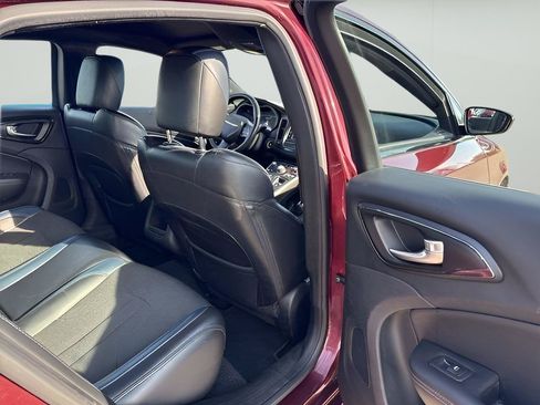 Used 2015 Chrysler 200 S FWD image 21