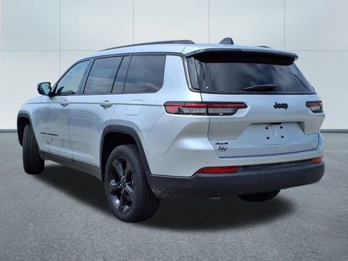 Used 2024 Jeep Grand Cherokee L Altitude image 3