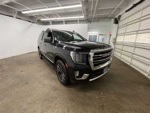 Used 2021 GMC Yukon XL SLT w/ SLT Luxury Plus Package image 8