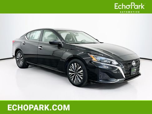 Used 2025 Nissan Altima 2.5 SV FWD image 1
