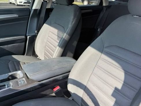Used 2018 Ford Fusion SE FWD image 17