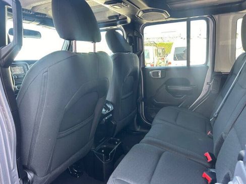 Used 2019 Jeep Wrangler Unlimited Sport S AWD/4WD image 17
