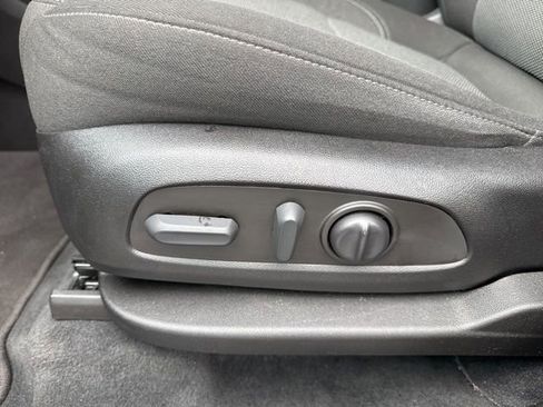 Used 2023 Chevrolet Traverse LT image 11