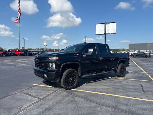 Used 2023 Chevrolet Silverado 2500 LT w/ Midnight Edition AWD/4WD image 4