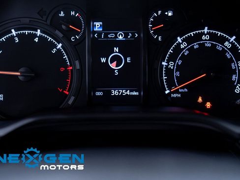 Used 2020 Toyota 4Runner SR5 AWD/4WD image 9
