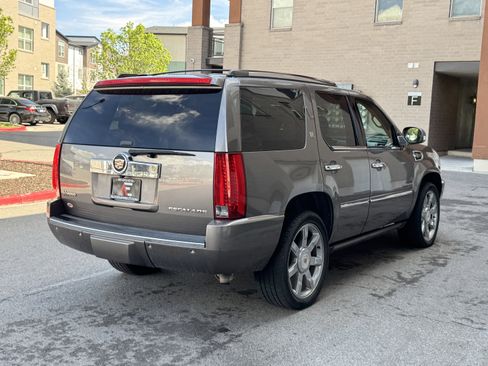 Used 2012 Cadillac Escalade 4WD Hybrid image 7