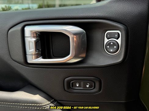 Used 2021 Jeep Wrangler Unlimited Sahara AWD/4WD image 19