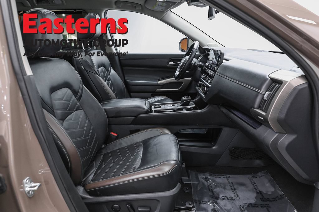 Used 2023 Nissan Pathfinder Platinum w/ Cargo Package AWD/4WD image 28
