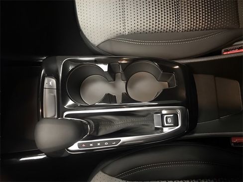 Used 2025 Chevrolet Trax LT w/ LT Convenience Package image 20