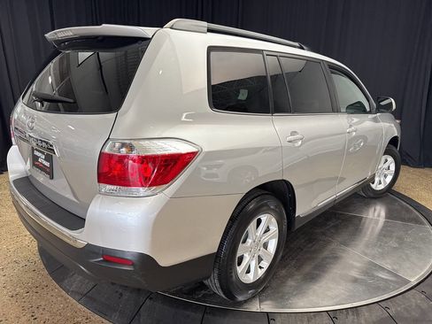 Used 2012 Toyota Highlander SE w/ Tow Pkg image 10