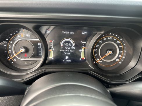 Used 2024 Jeep Gladiator Mojave w/ Safety Group AWD/4WD image 16