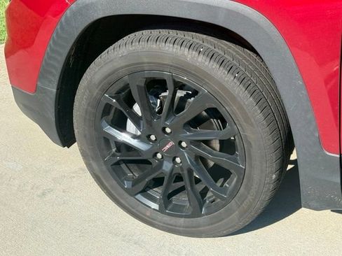 Used 2024 GMC Terrain SLE w/ Driver Convenience Package FWD image 4