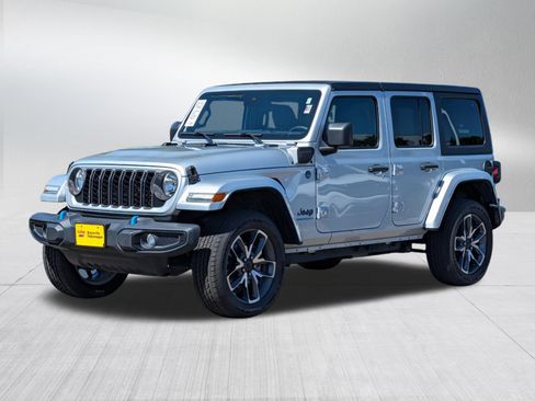 Used 2024 Jeep Wrangler Unlimited AWD/4WD image 3