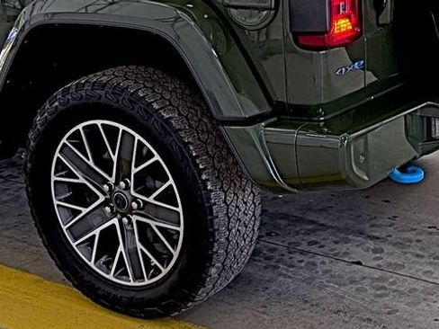 Used 2024 Jeep Wrangler High Altitude AWD/4WD image 16